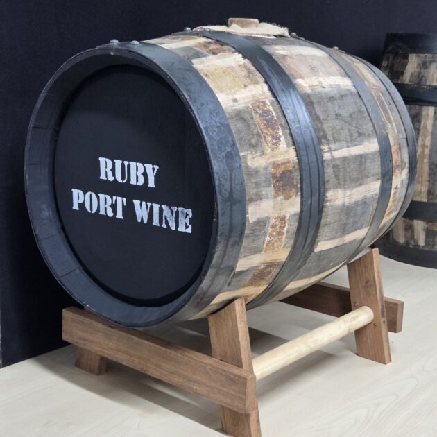 Ruby portwijn vat 40 liter met eiken onderstel